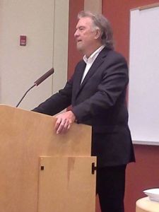 frazier-speaking-at-awards